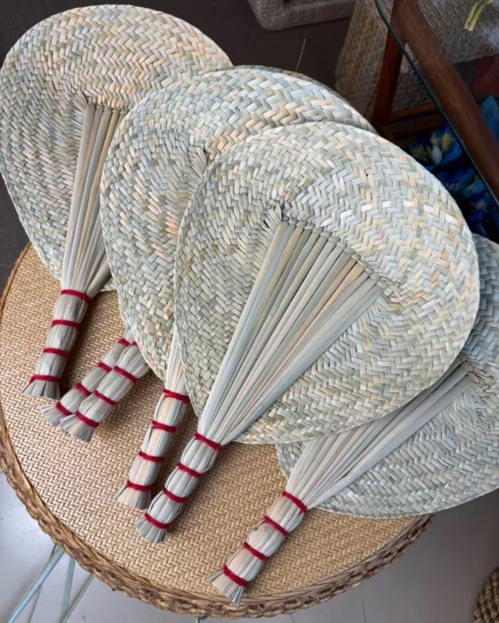 A naturally grown cattail straw fan, hand-woven in a traditional Chinese style. This bamboo fan is an excellent item for keeping cool in the summer, with a retro design and a distinct Chinese aesthetic.