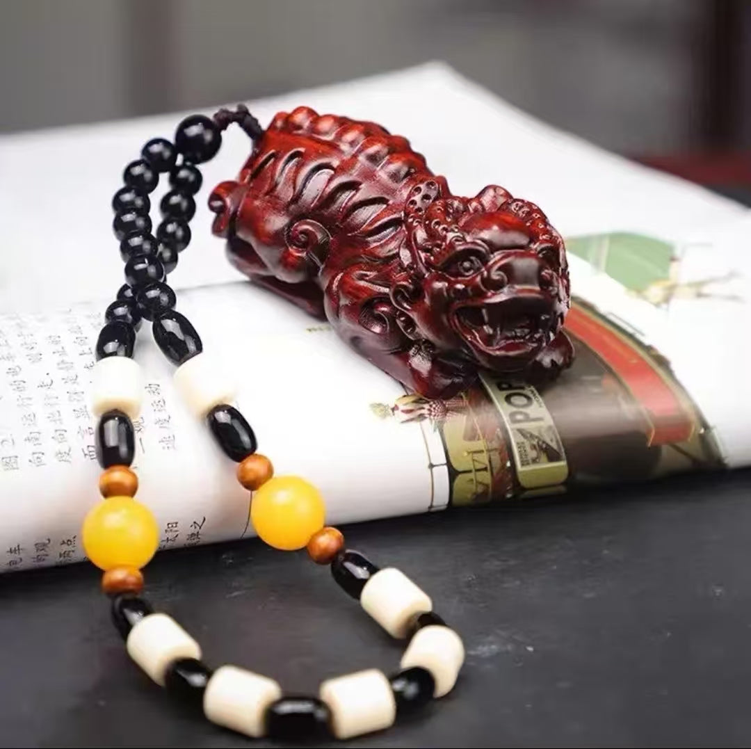 纯手工紫檀木创意貔貅手把件