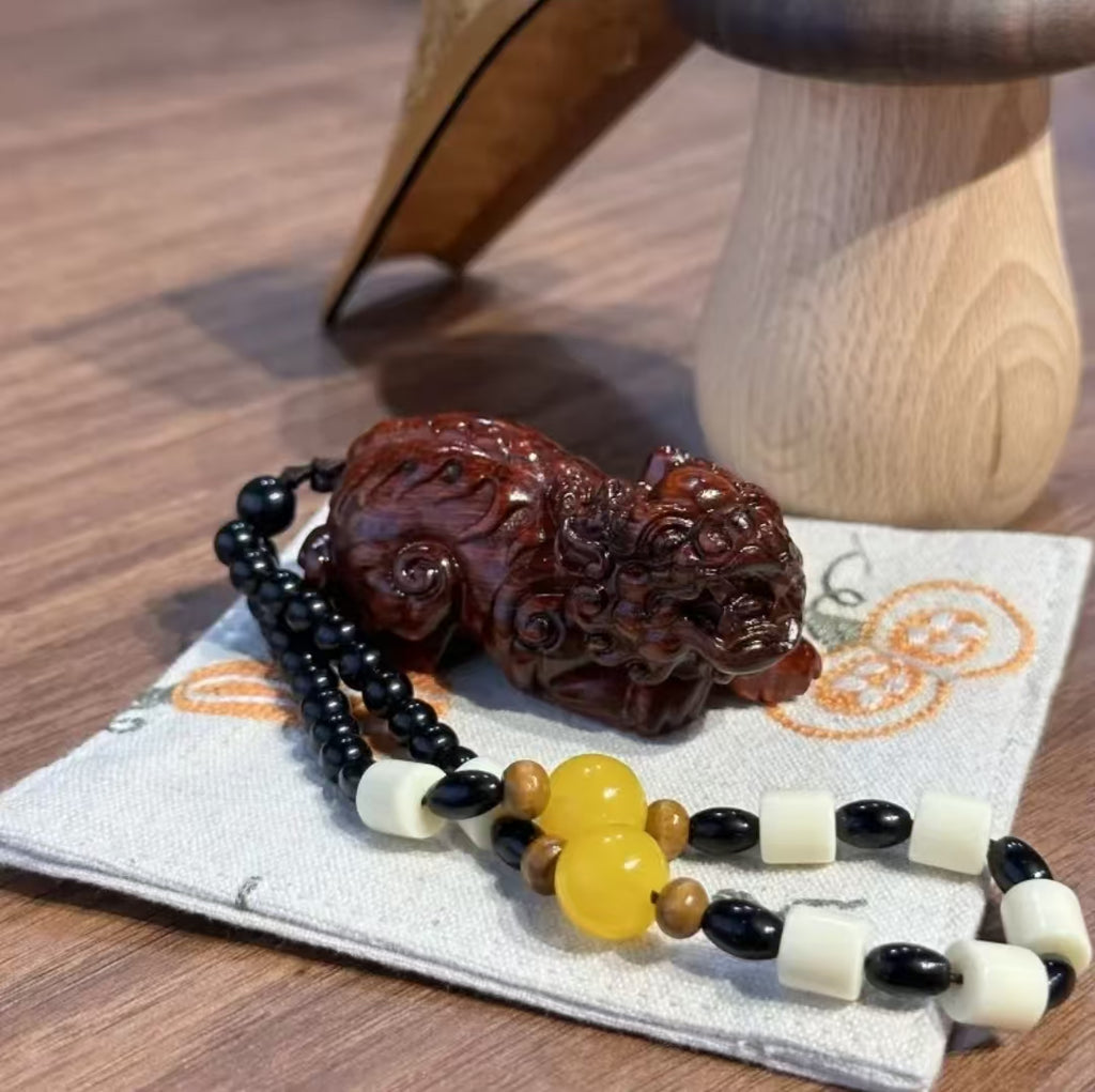 纯手工紫檀木创意貔貅手把件