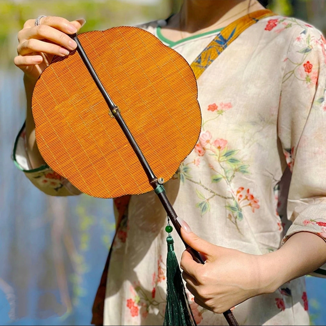 Chinese rolling bamboo fan