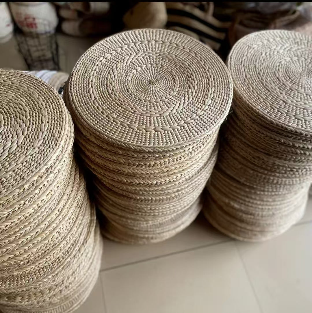 Wicker circular seating mat, tatami for balconies and patios – a comfortable mat for meditation and yoga practice, also serves as a cup holder.