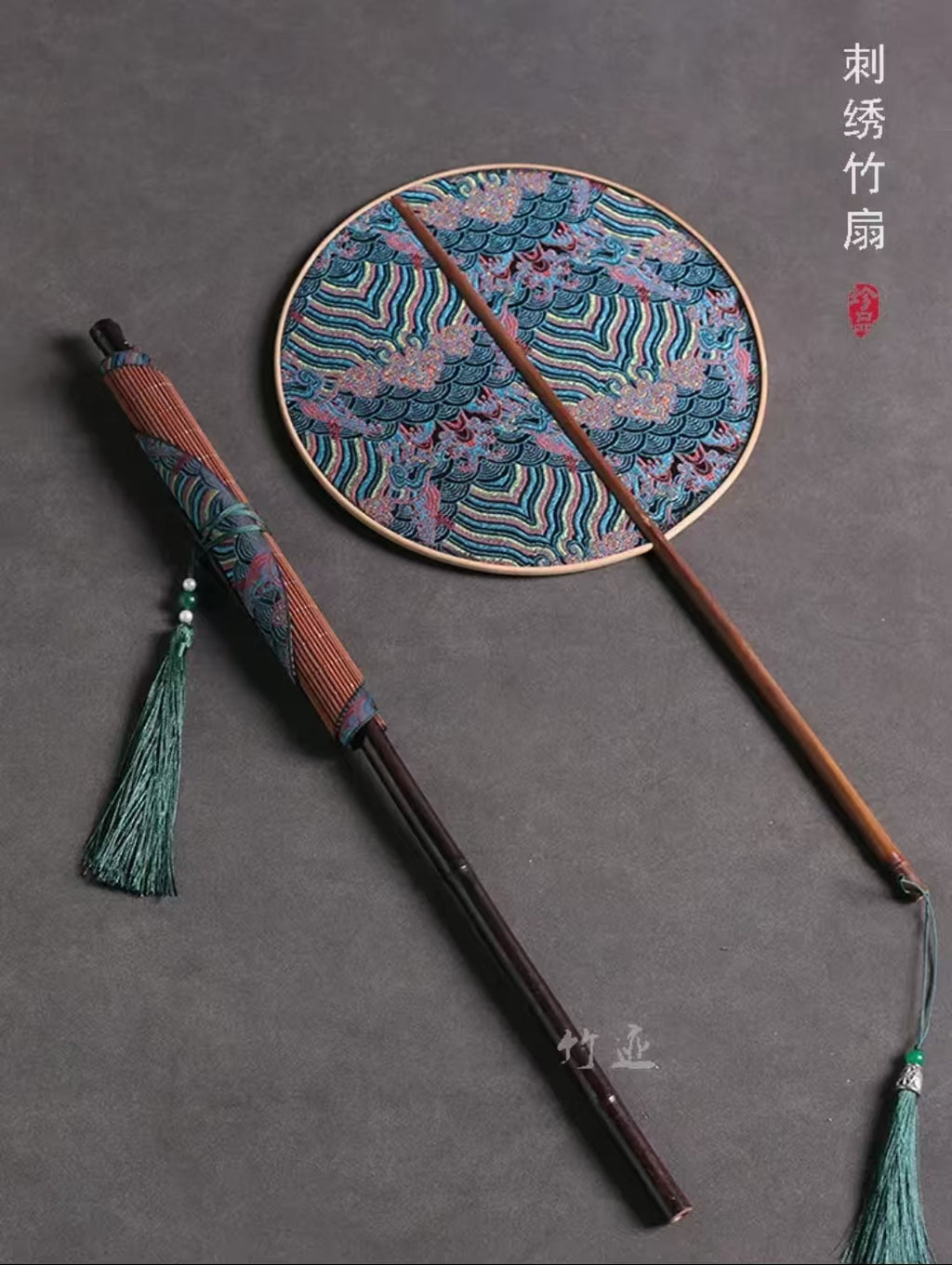 Chinese rolling bamboo fan